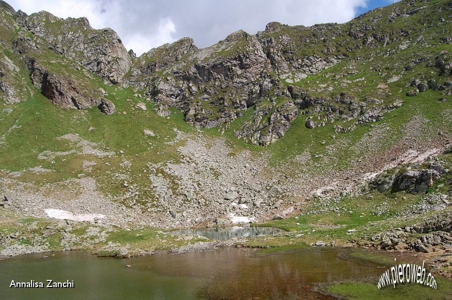 11 La conca dei laghetti di Caldirolo.JPG